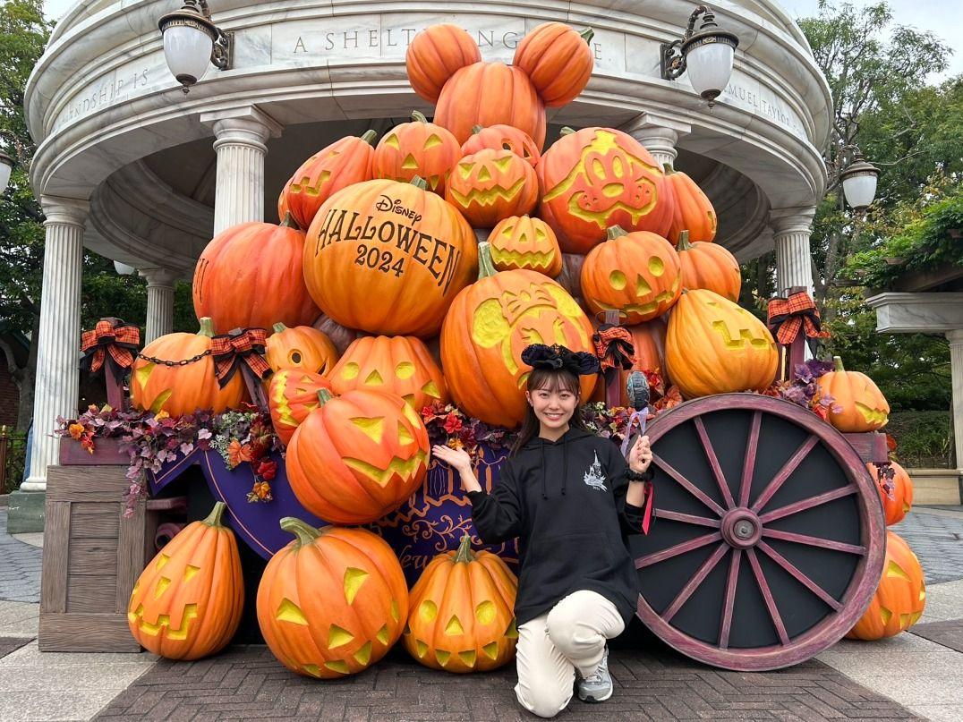 ディズニーシーハロウィン　ミッキーやダッフィーたちがパンプキンやお菓子をイメージした衣装で登場！賑やかなパーティーをフジ新人アナが体験取材