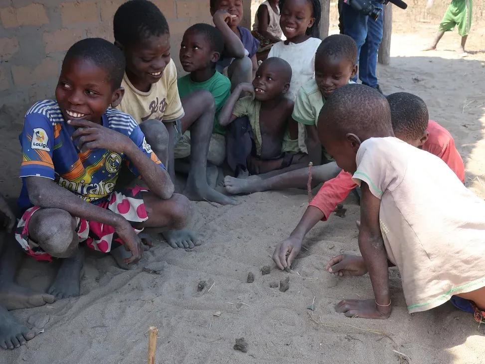モザンビーク共和国北部の貧困地帯の子どもたちの現状をリポート！_bodies