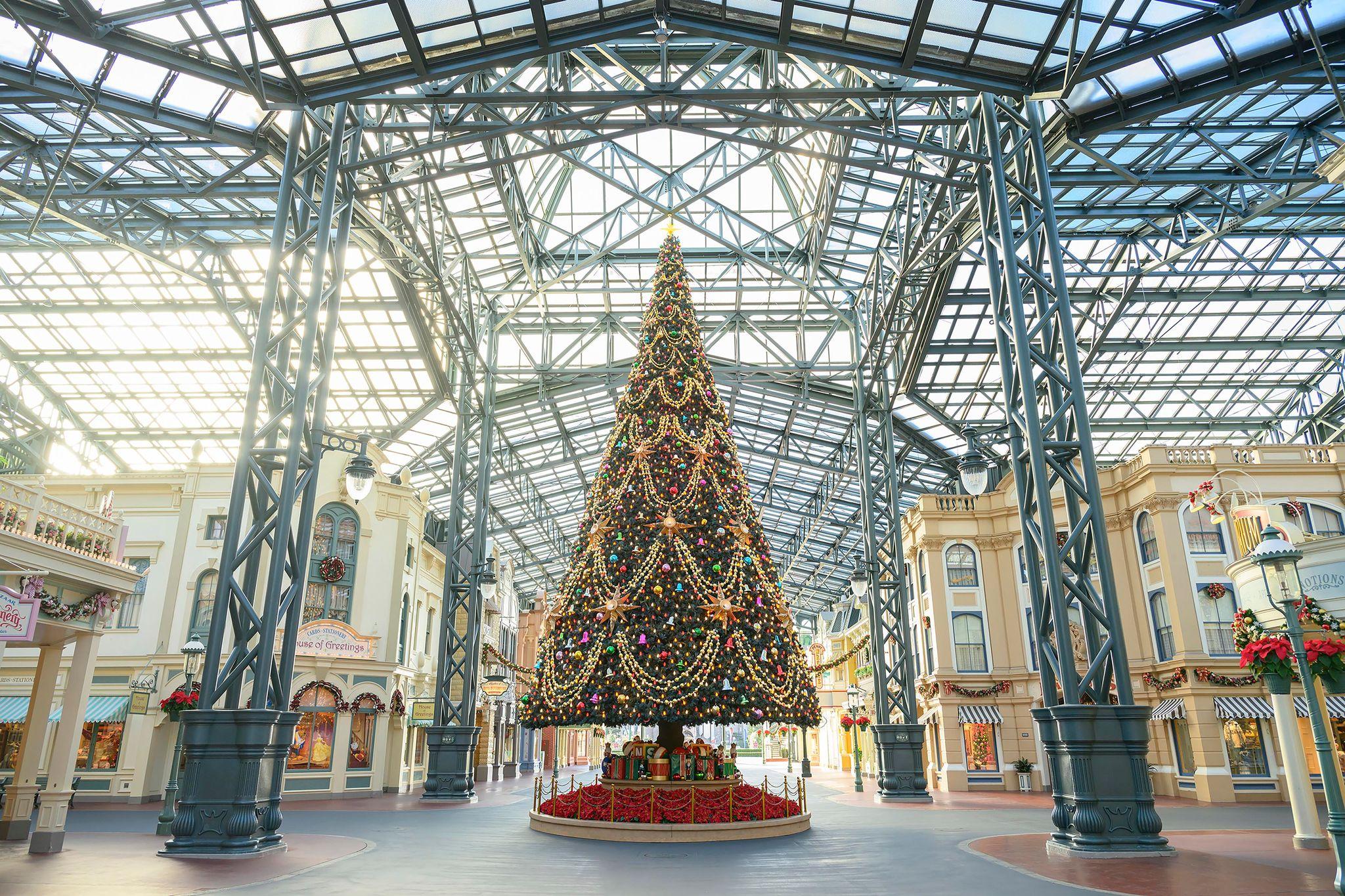 02-3.東京ディズニーランド　ワールドバザールのクリスマスツリー