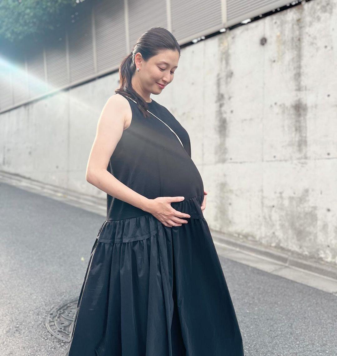 第2子妊娠中の橋本マナミ 臨月でお腹が大きくなった姿を公開！「最後のマタニティライフも楽しみます」