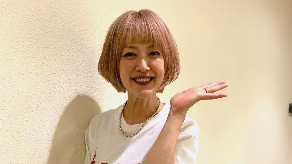 松嶋尚美 長男長女の姿も公開 53歳の誕生日迎えた「私！おめでとう」家族からのサプライズに幸せいっぱい