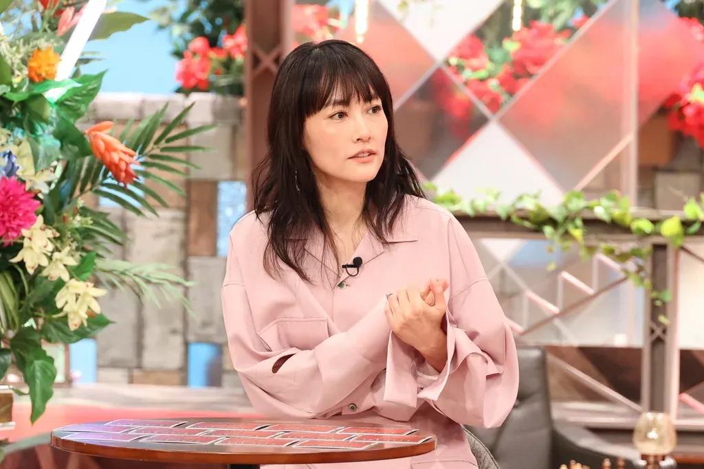 菊地凛子「あのときは地球から15㎝浮いていた」アカデミー賞後に、ビッグスターから続々のお誘い_bodies