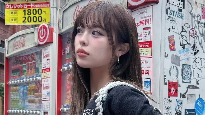 おさき　新宿の街角でおなかチラ見せショットを披露　ファンからは「ビジュよすぎ！」とかわいすぎる姿に驚きの声