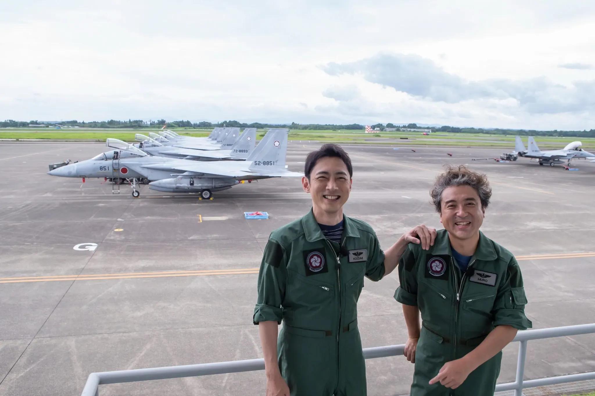 小泉孝太郎＆ムロツヨシの2人旅第3弾！まさかのF-15搭乗、思い出の店、大物ゲスト、涙…サプライズ連発_bodies