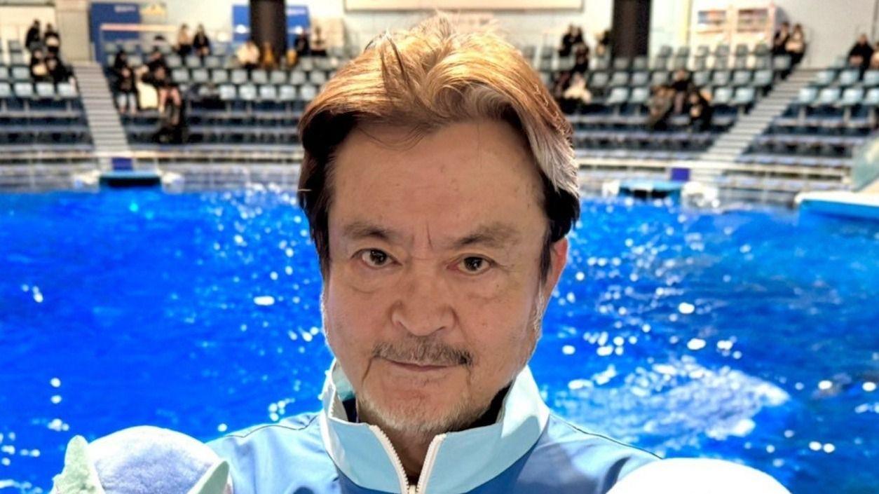 「振り向き界隈」まさかの本人が…大和田伸也(77)の“ぬい活”動画に「今年1番かわいいものを見た」と癒される人続出