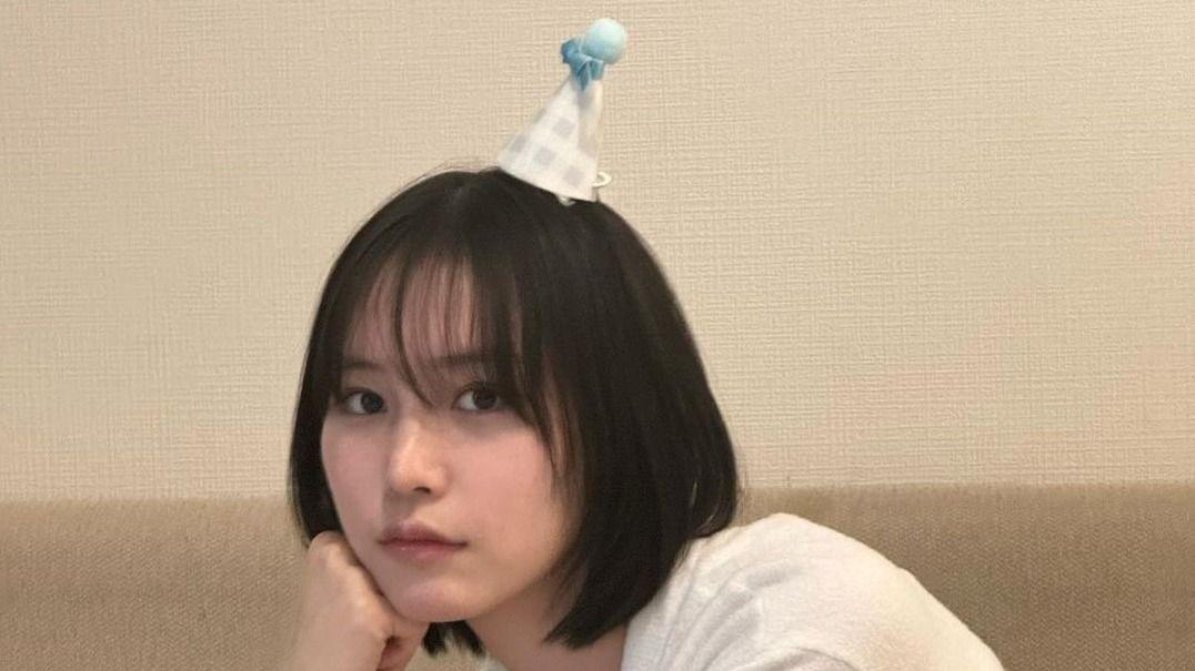 南沙良　22歳の誕生日を報告　小さな帽子を頭に乗せて微笑むショットを公開　祝福メッセージに「嬉しくて弾んでる」と明かす