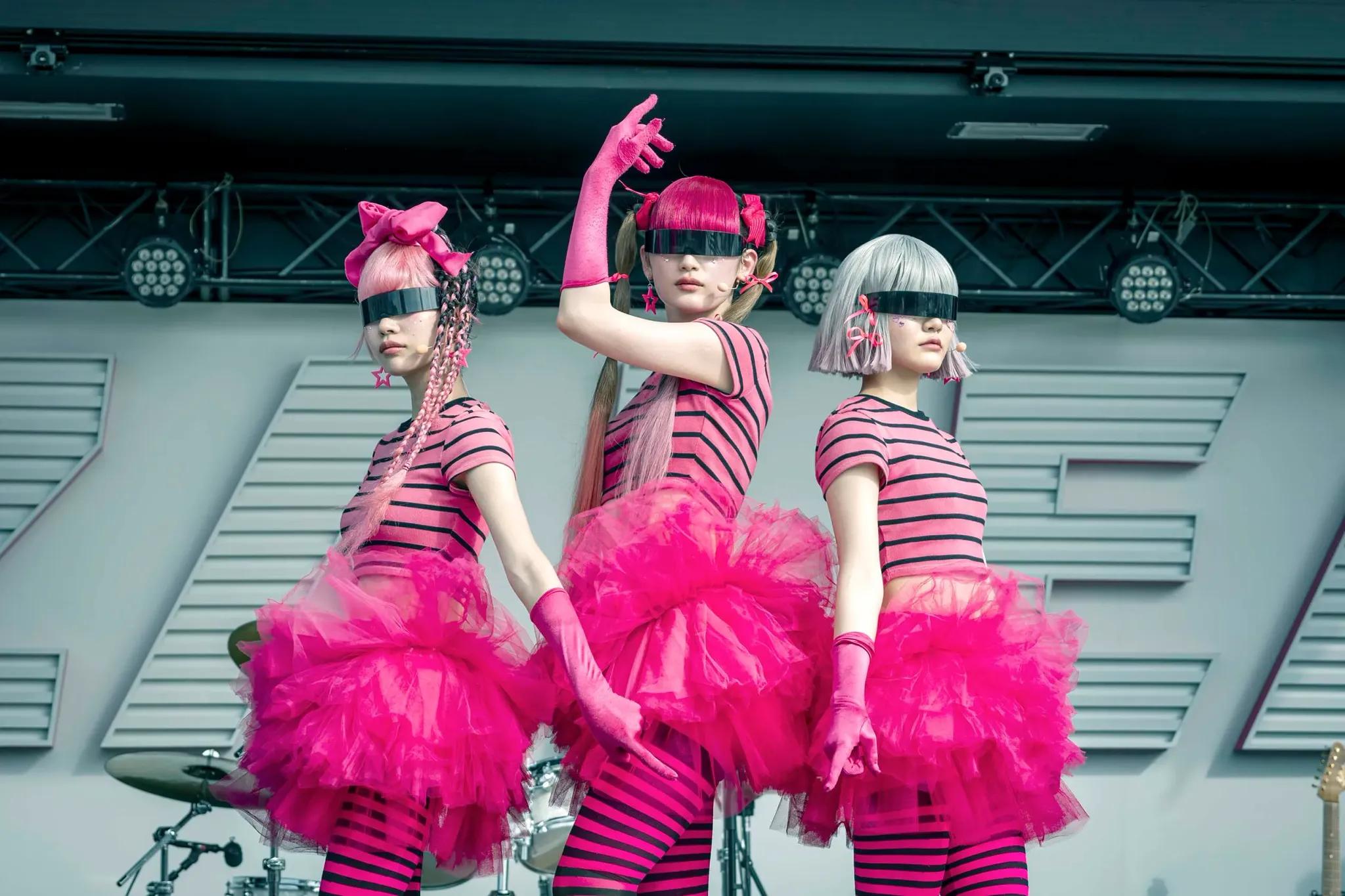 『パリピ孔明』八木莉可子らがダンス＆歌声を披露「本当にアイドルを体験しているよう」_bodies