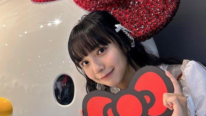 「え！？かわいすぎないか」山之内すず 幼少期写真を公開！ハローキティに囲まれた「最高キュート」な姿にファンも動揺