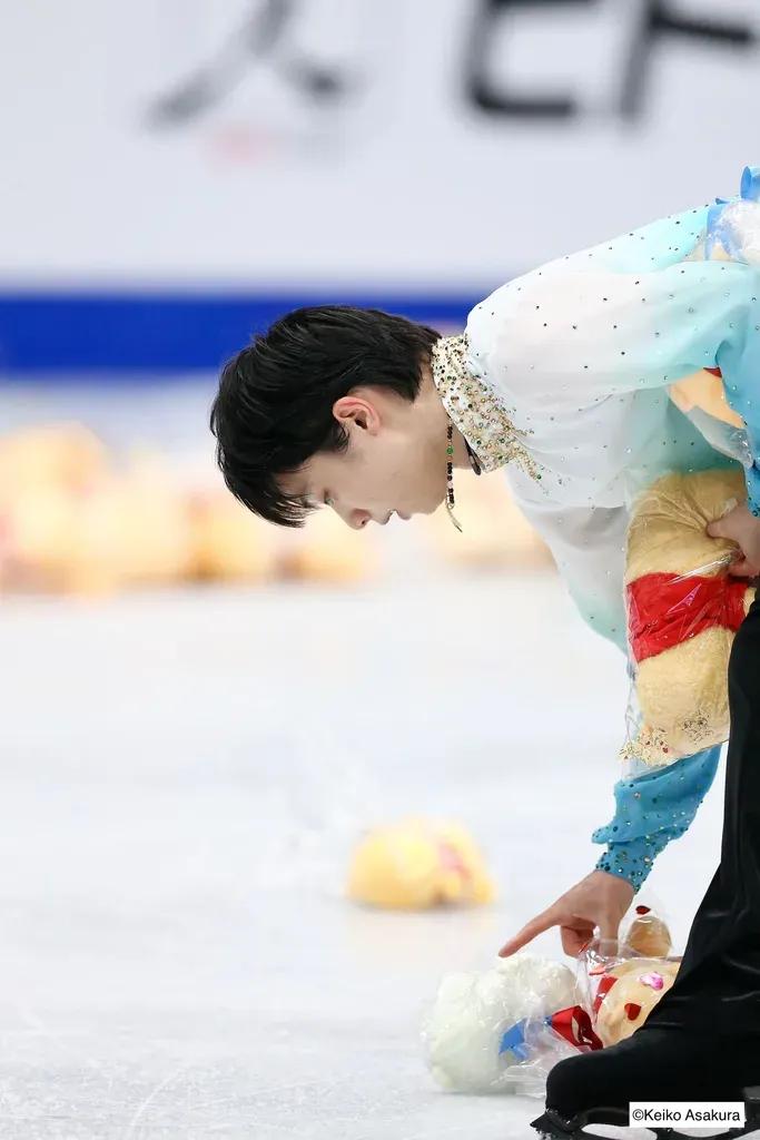 ケガとの戦い、弱さも赤裸々に告白――羽生結弦自叙伝「蒼い炎」の編集者が語る魅力_bodies