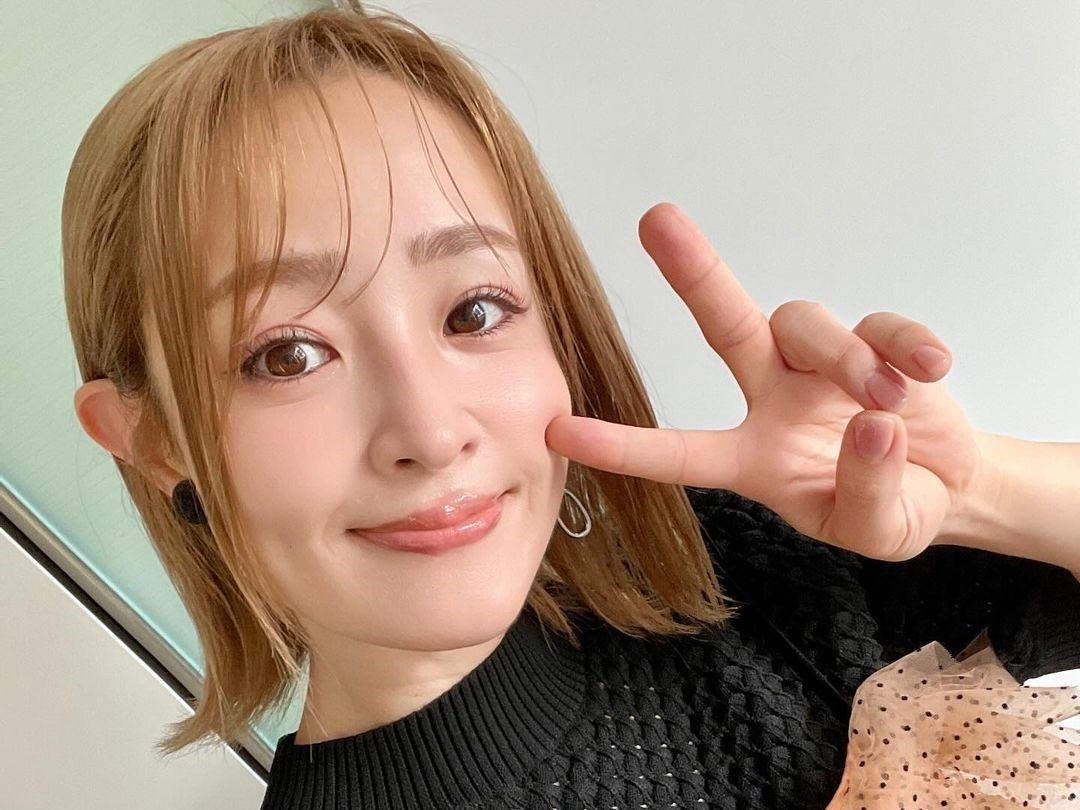 「可愛い2人組」大沢あかね 藤本美貴との仲良しショット公開！「ミキティがお誕生日に…」プレゼントの指輪もお披露目