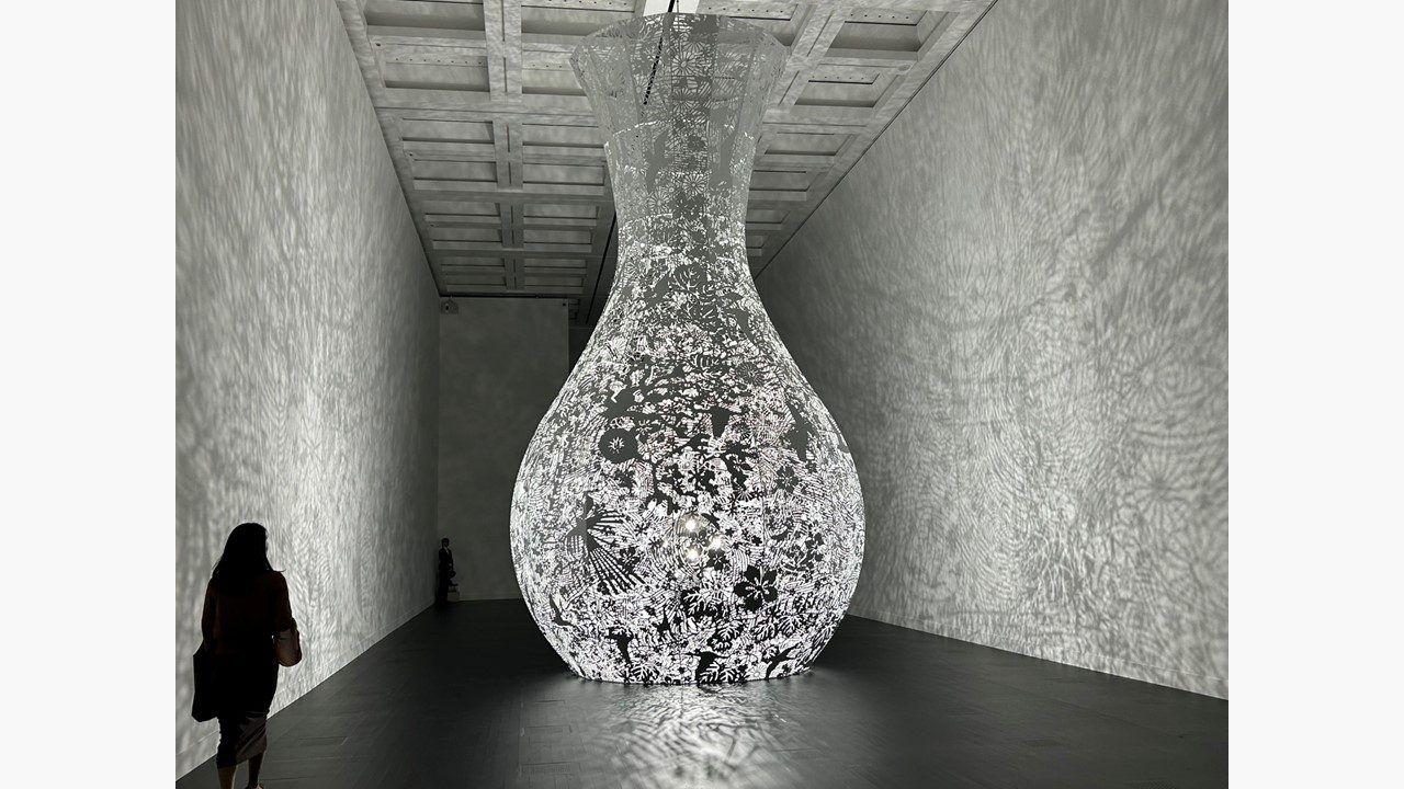 “光の壺に包まれて癒される”世界的アーティストが贈る展覧会に行ってみた_site_large