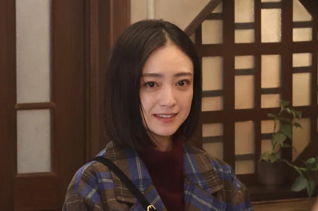 杏（平手友梨奈）は弁護士資格がない！？その事実を知った蔵前（ムロツヨシ）は…『うちの弁護士は手がかかる』第10話予告_bodies