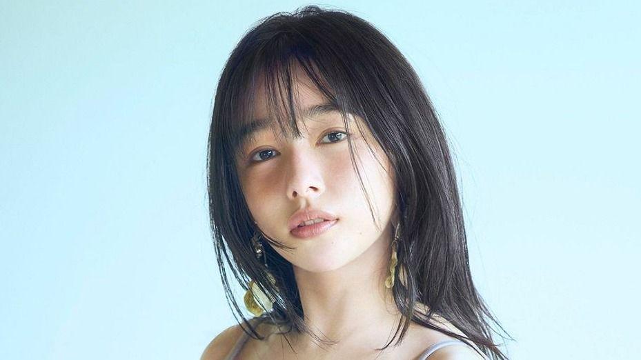 桜井日奈子 新たな"大人ショット"公開！人生初の水着撮影に挑んだ写真集の表紙とタイトル解禁 