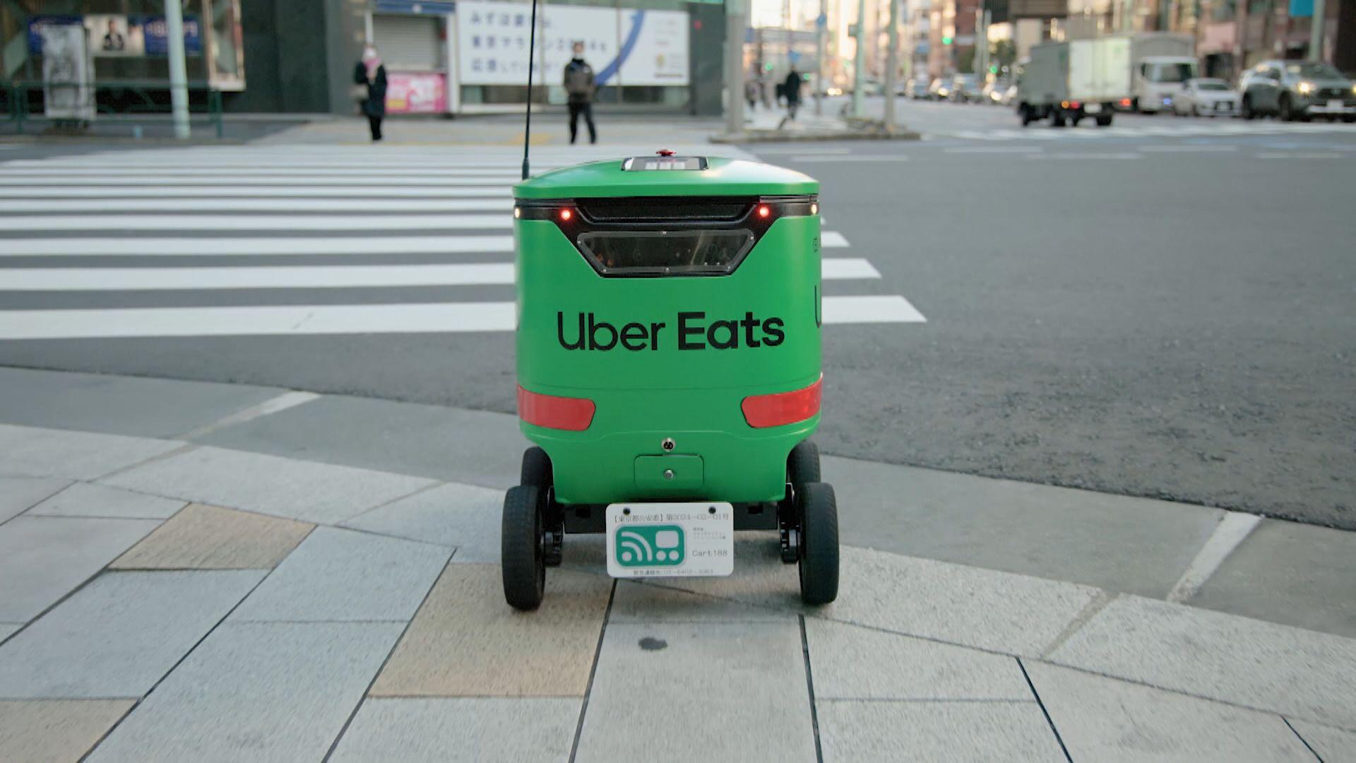 【国内初】ロボットが家まで食事をお届け？！Uber EatsがデリバリーAIロボを運用開始！