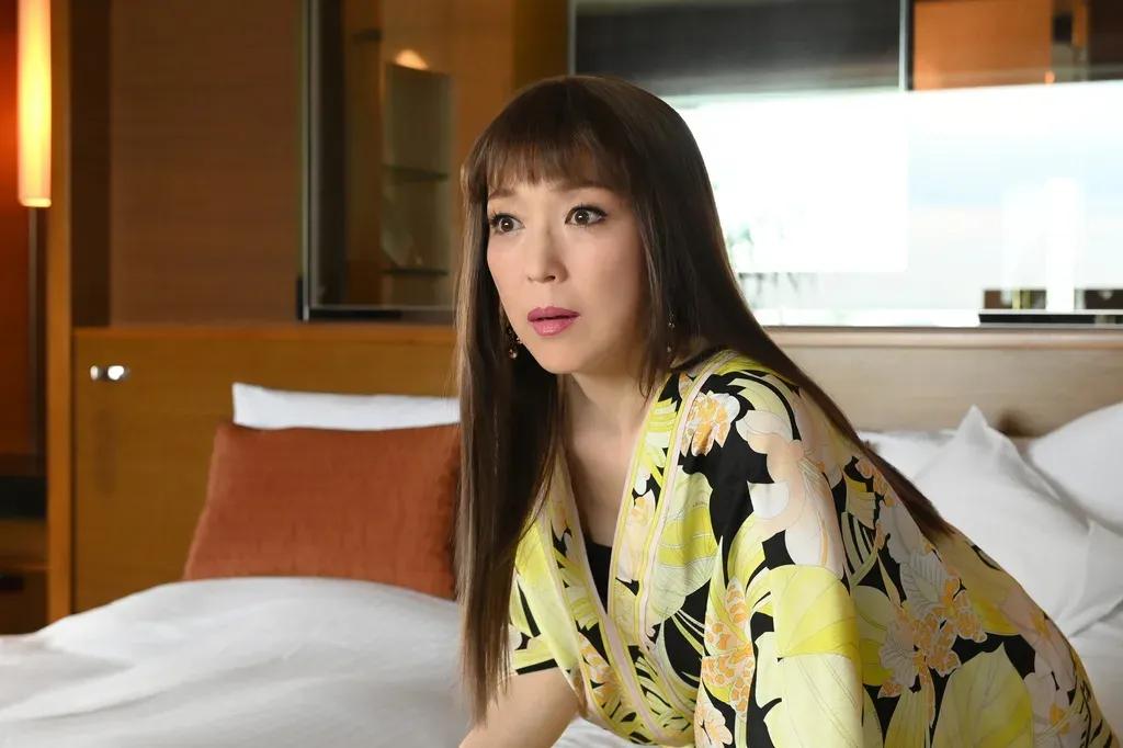 映画祭に出席した妙子（若村麻由美）の姿を若菜が…＜『この素晴らしき世界』第5話完全版＞_bodies