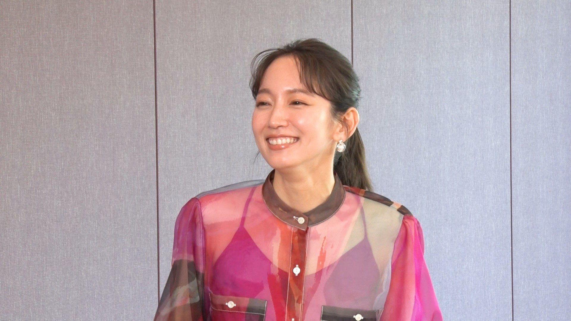 吉岡里帆が大照れ！松尾駿とCM共演した際の不可解な行動がクイズに_site_large