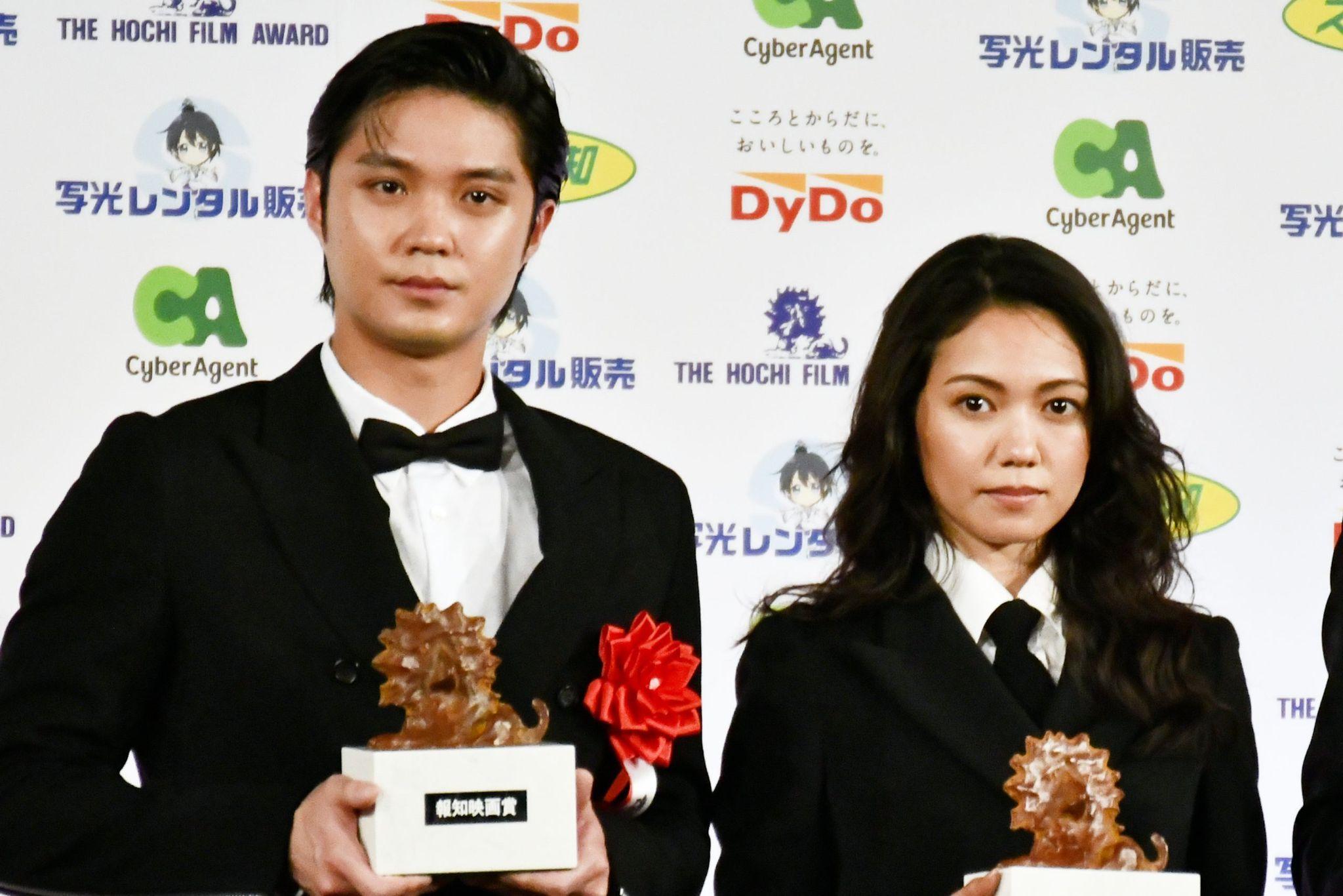 二階堂ふみ「“映画は社会を変えられる”という希望を感じた」磯村勇斗と「報知映画賞」助演賞を受賞