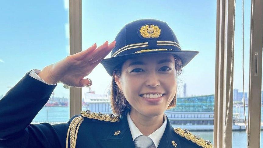 神田愛花が制服姿で敬礼ポーズ！1日警察署長に就任　SNSでは「かっけ～」「制服姿よく似合います」の声